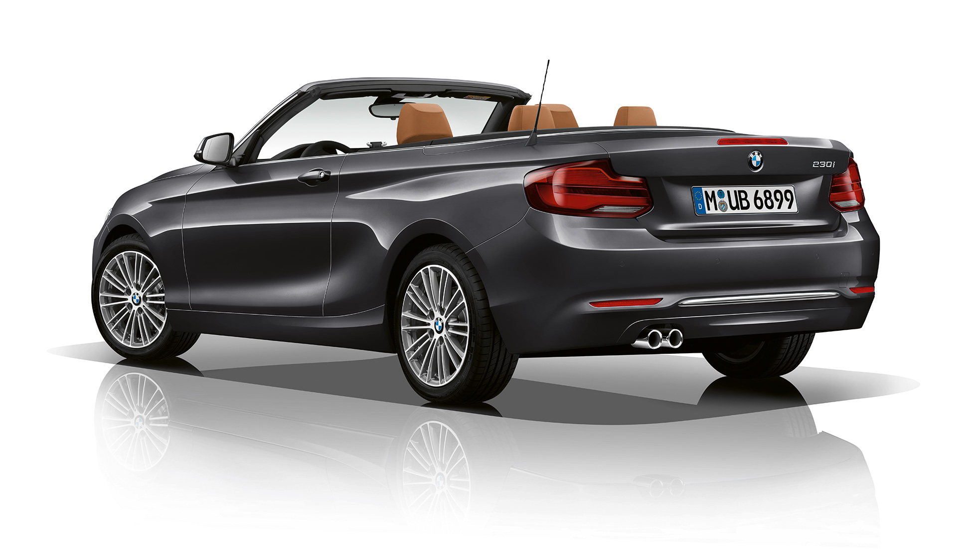 BMW Serie 2 Convertible, toma trasera de tres cuartos del Modelo Luxury Line