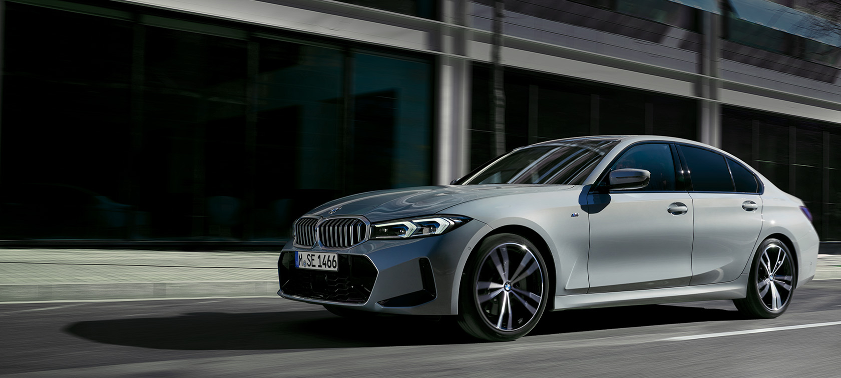 Disfruta del vehículo deportivo BMW Serie 3 ya sea en su versión híbrida o con motor de gasolina y viaja con la mejor tecnología en cada viaje. 