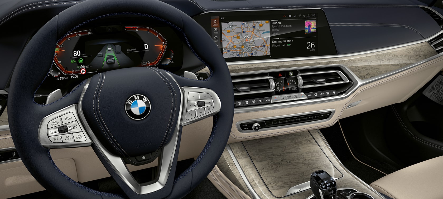 El BMW X7 M, cabina con enfoque en el conjunto de instrumentos y en el panel del conductor, G07